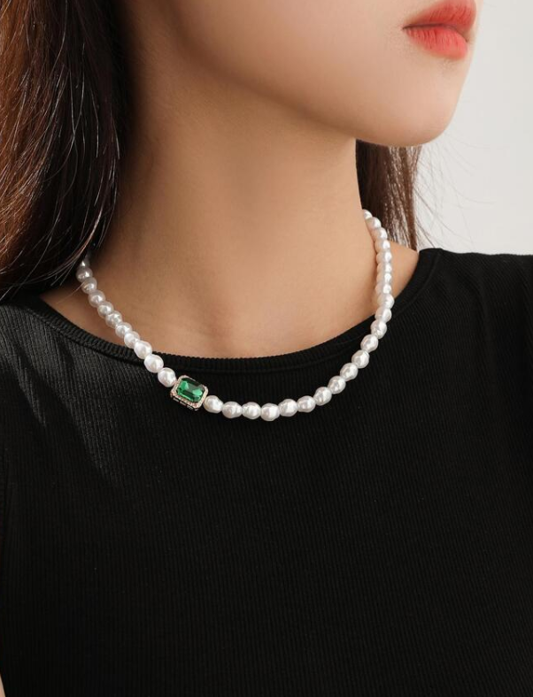 Collana di Perle con Pietra Verde